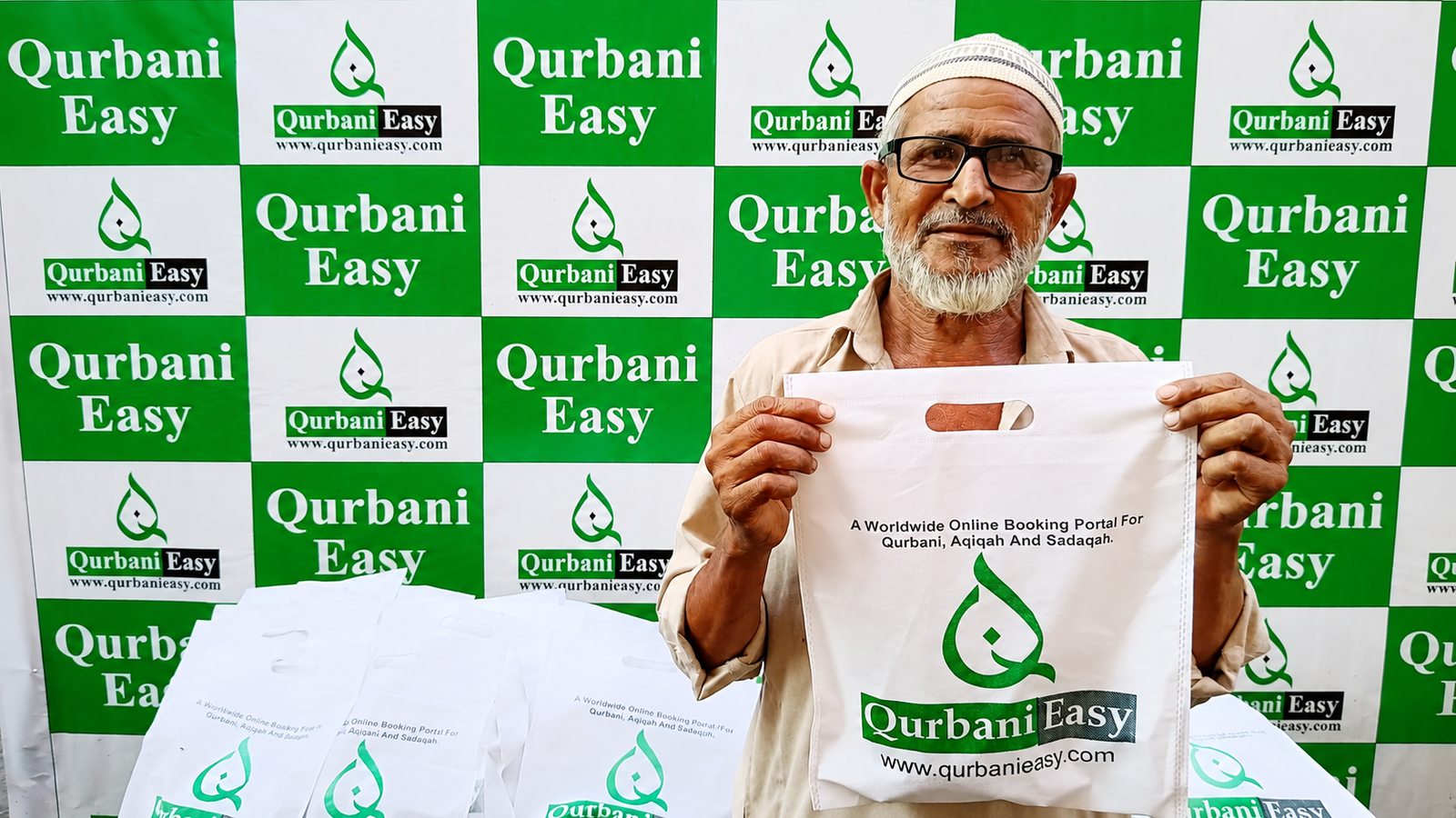 A Qurbani Easy recipient holding a branded distribution bag